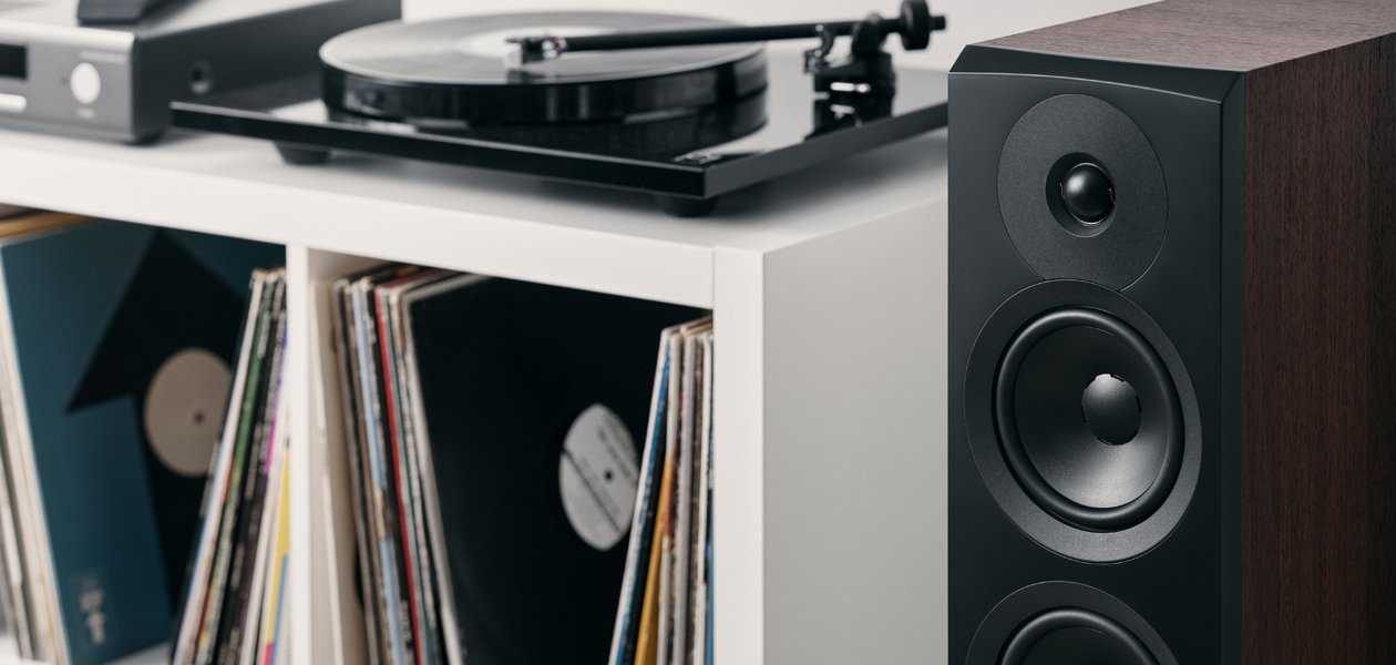 Dynaudio Emit 30 diffusori hifi compatti da pavimento